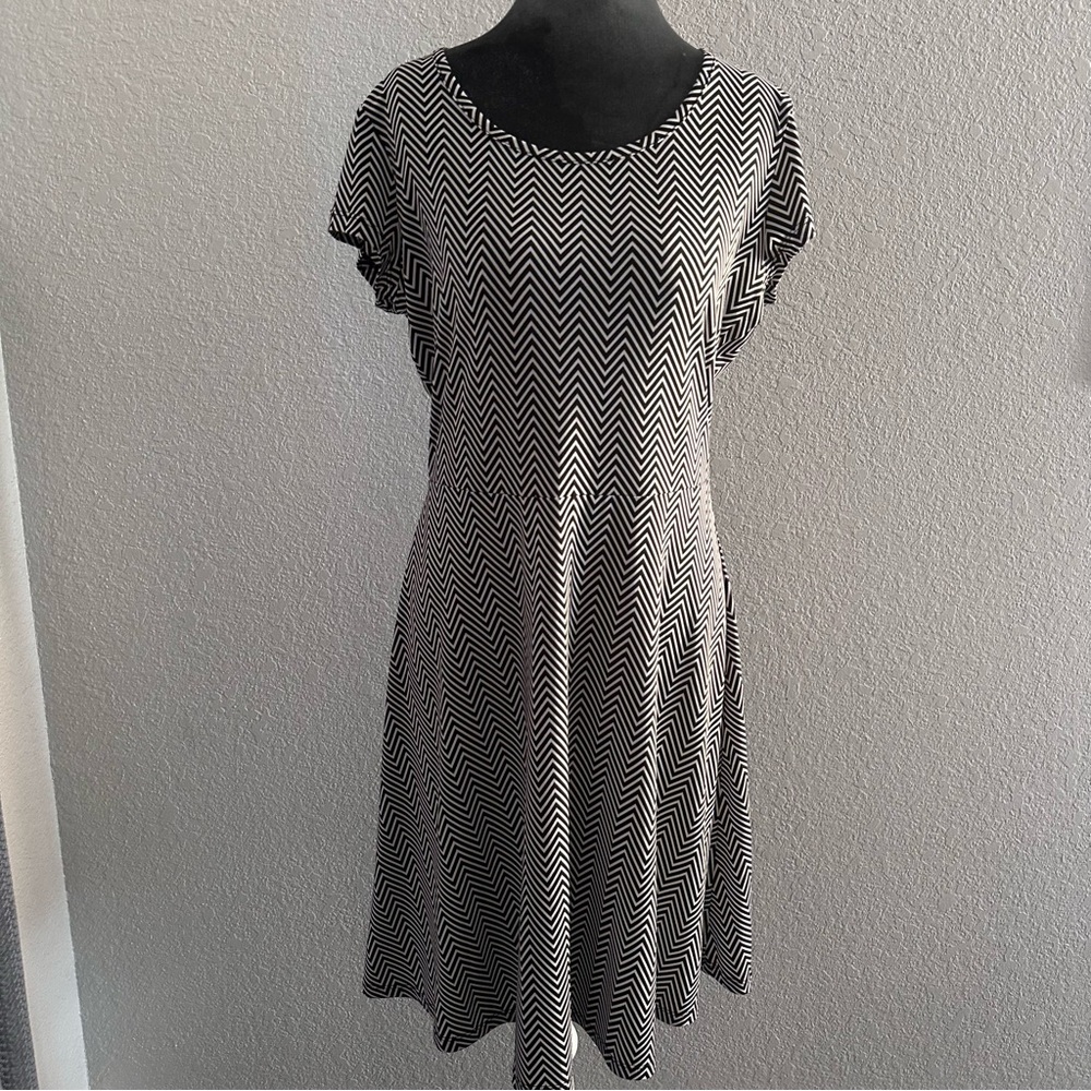 Michael Michael Kors Black White Chevron Fit & Flare Midi Dress Size Medium